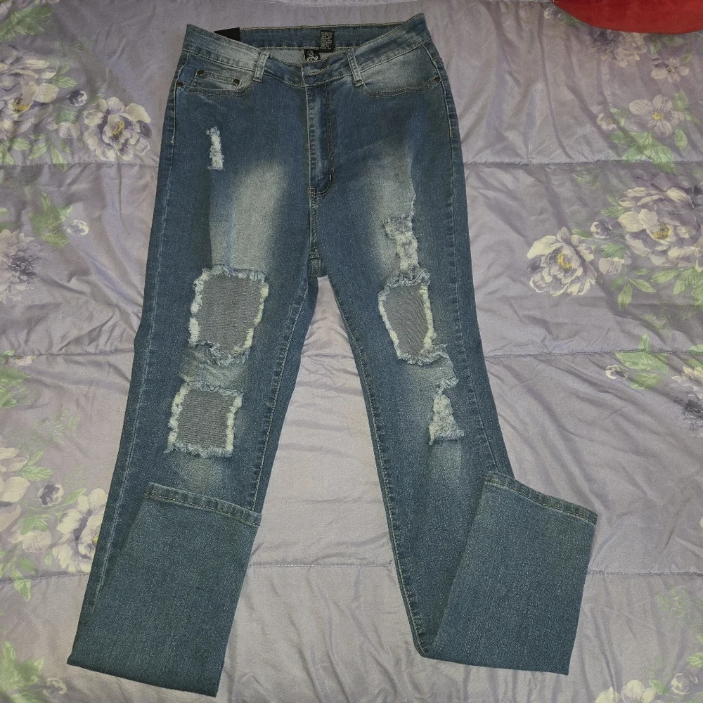 Distressed Jeans - Picture 3 of 7